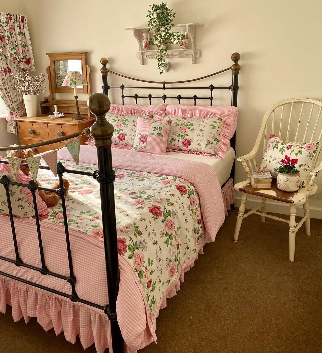 Dreamy Country Bedrooms: 20 Timeless Ideas for 2025 9 Floral Bliss With Vintage Cottage Charm