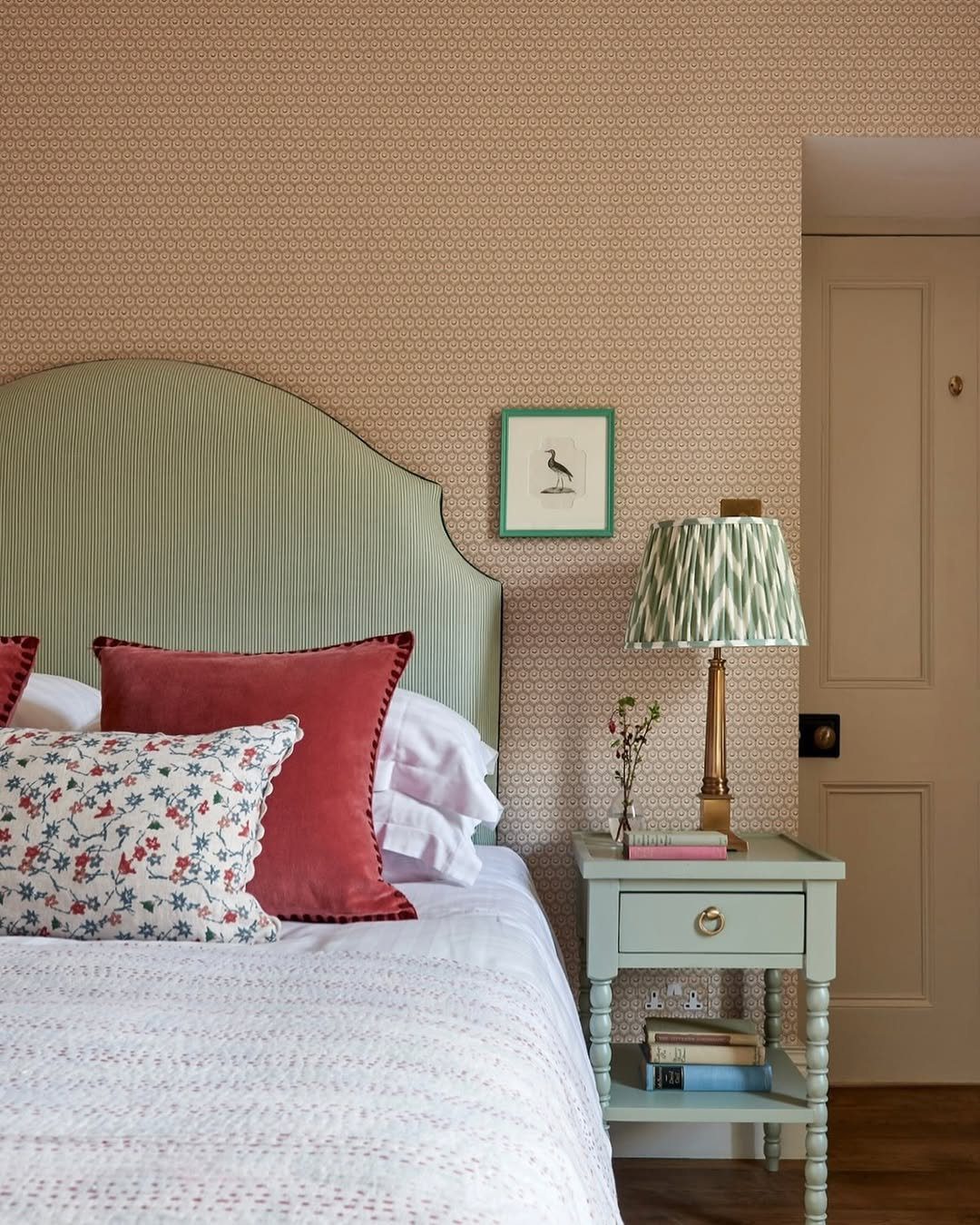 Dreamy Country Bedrooms: 20 Timeless Ideas for 2025 22 word image 40375 23
