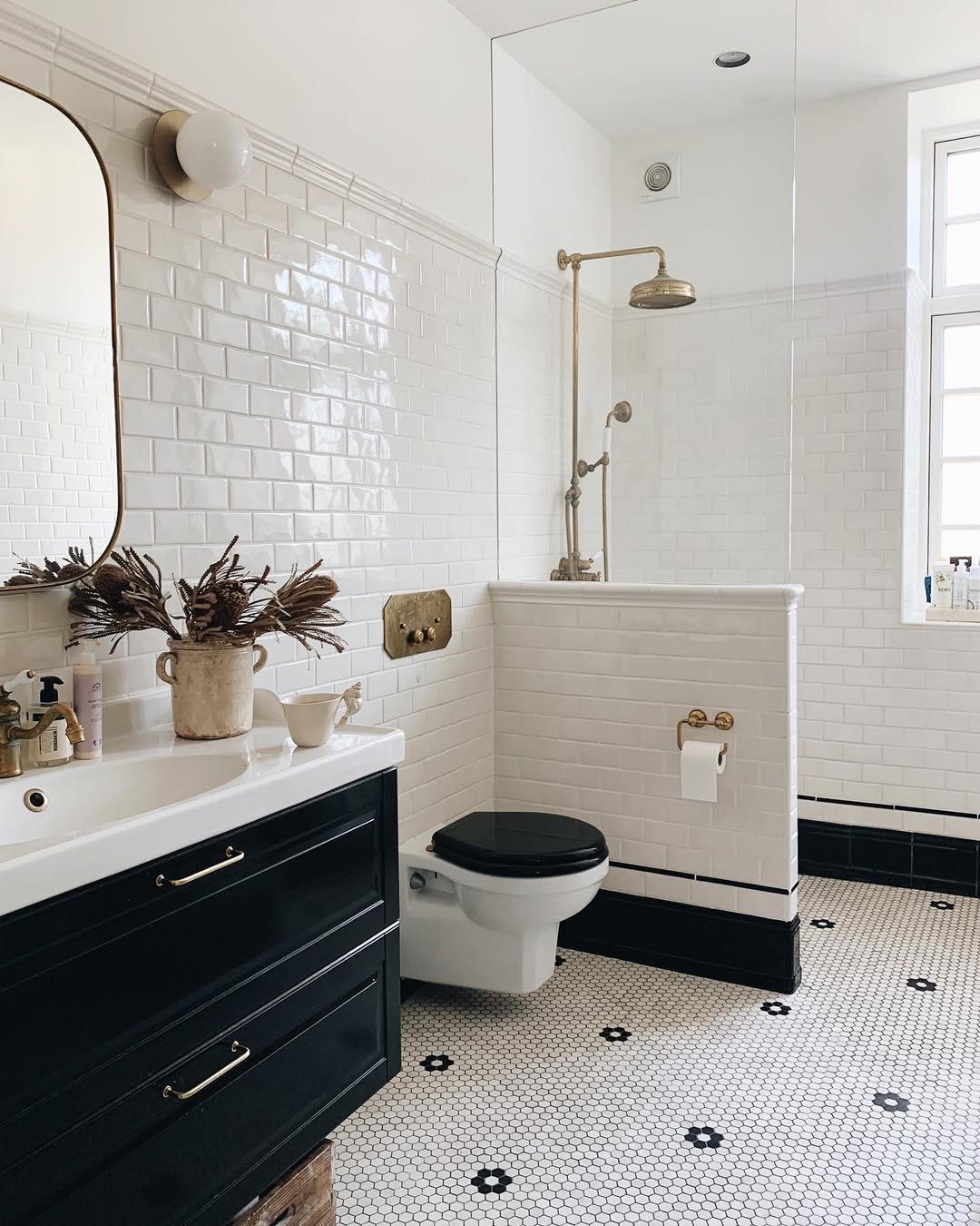 25 Chic And Glamorous Art Deco Bathroom Ideas You Should See 16 Timeless Deco With Minimal Charm