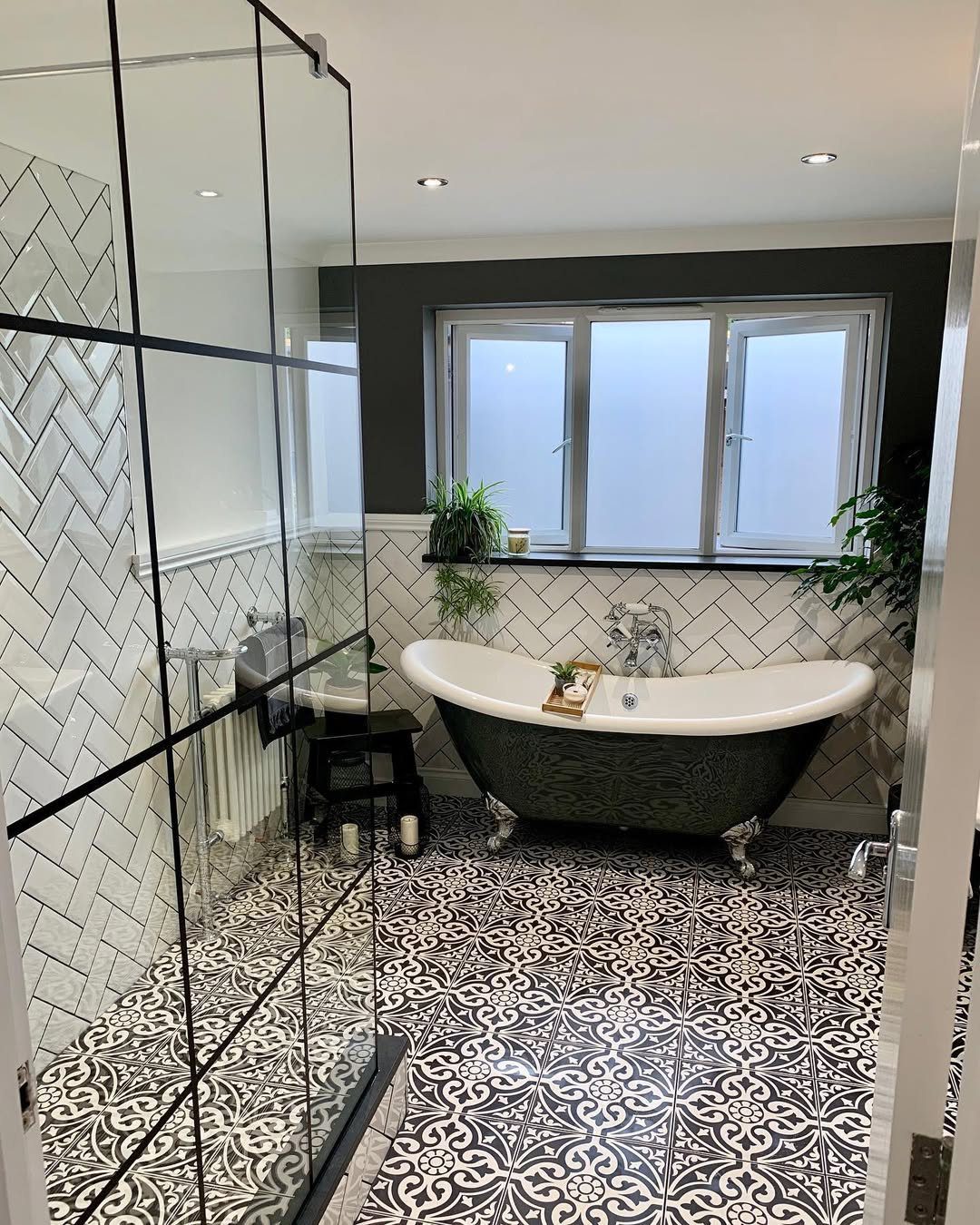 25 Chic And Glamorous Art Deco Bathroom Ideas You Should See 5 Patterned Beauty With Deco Touches