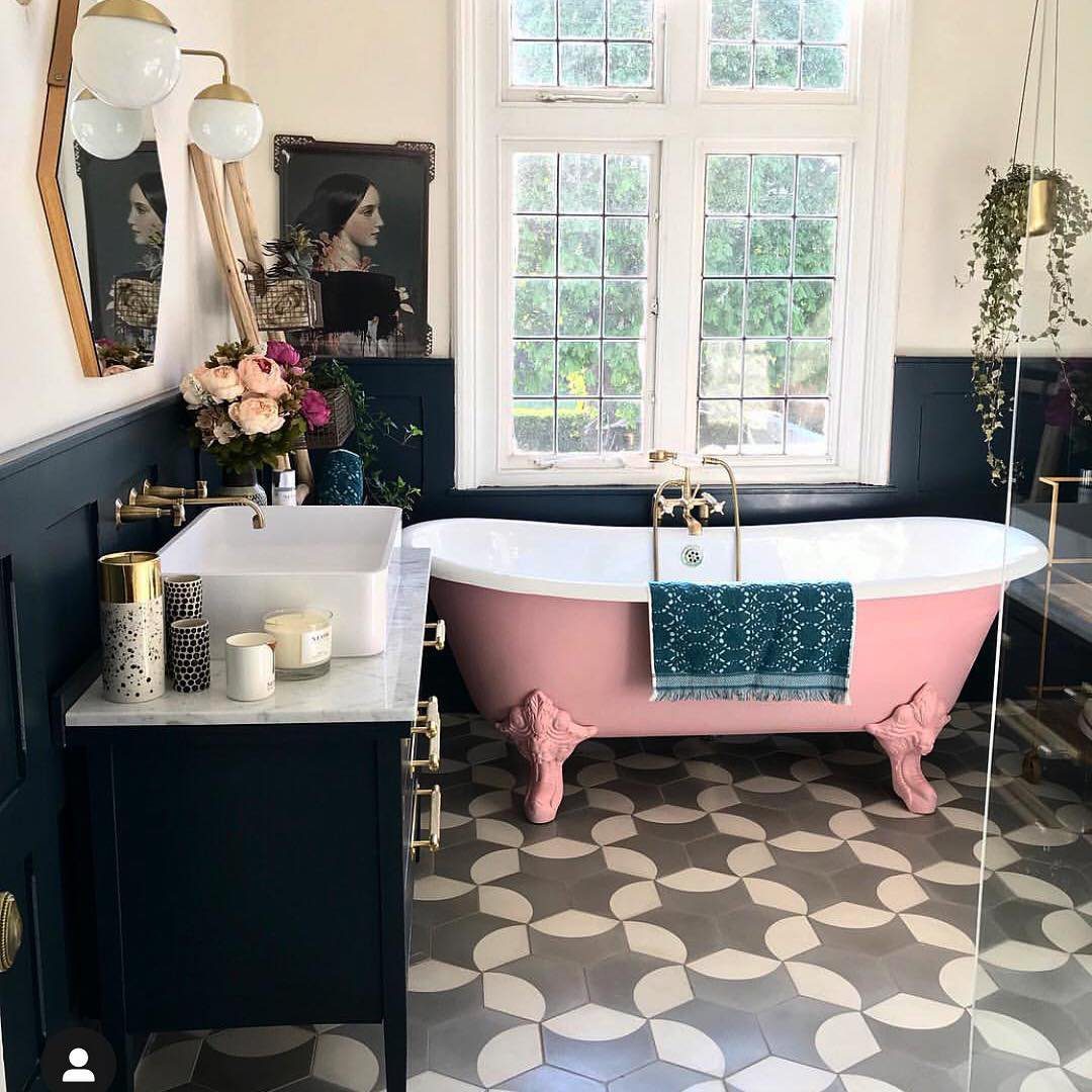 25 Chic And Glamorous Art Deco Bathroom Ideas You Should See 6 Blush Tub With Bold Contrasts
