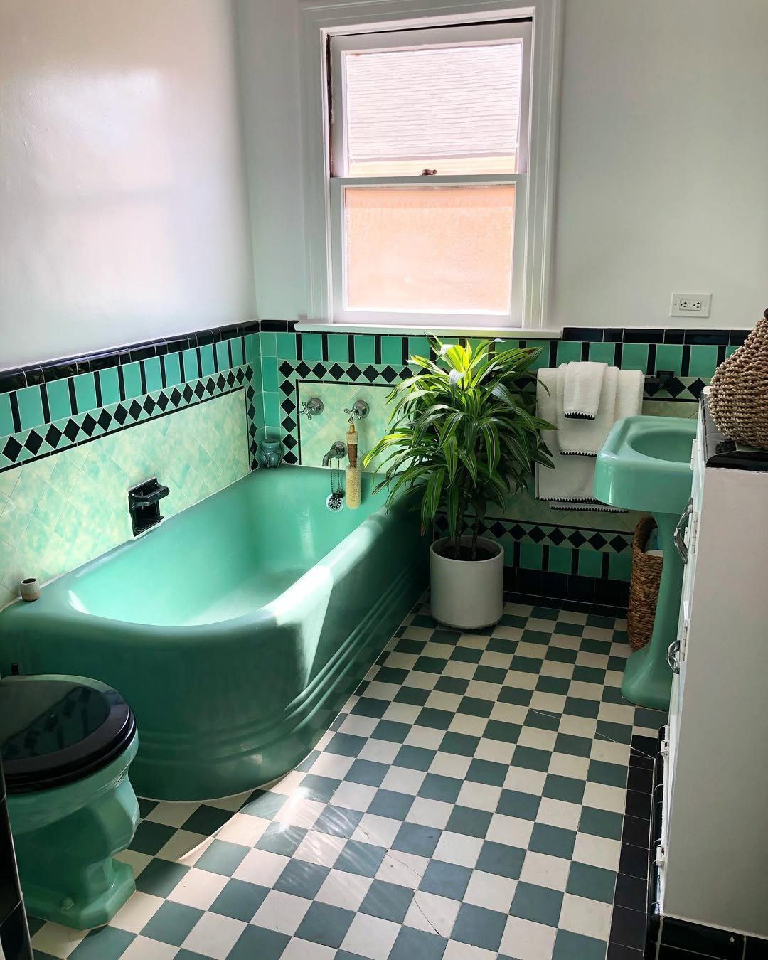 25 Chic And Glamorous Art Deco Bathroom Ideas You Should See 8 Mint Green With Deco Charm