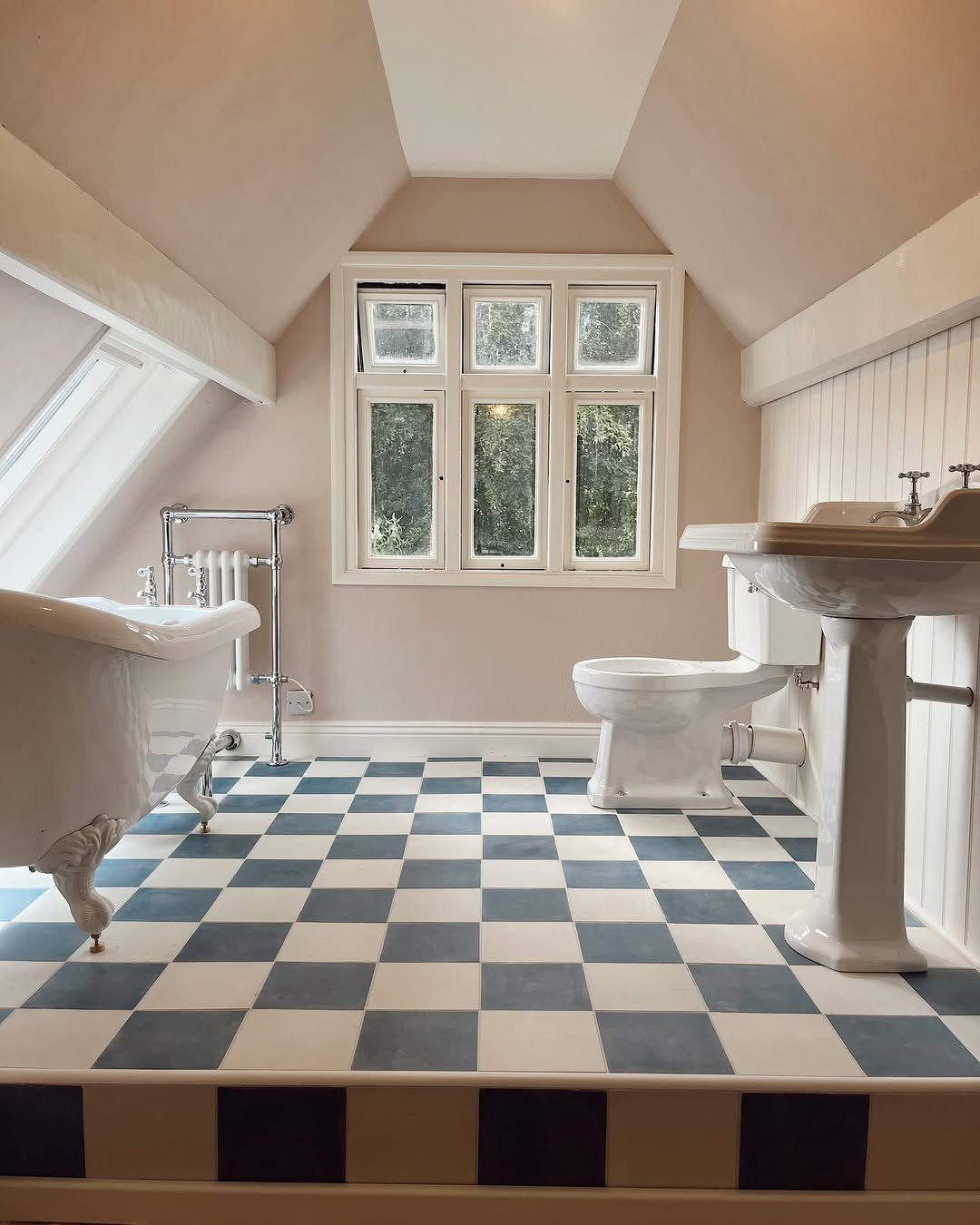 Stunning Attic Bathroom Designs to Die For in 2025 4 Classic Elegance With Vintage Charm