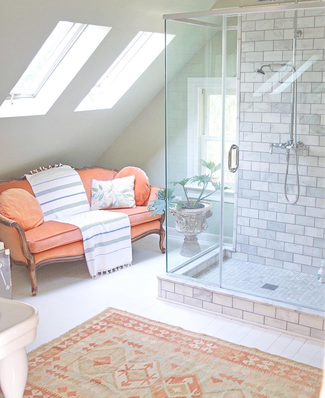 Stunning Attic Bathroom Designs to Die For in 2025 7 Vintage Elegance Meets Modern Comfort