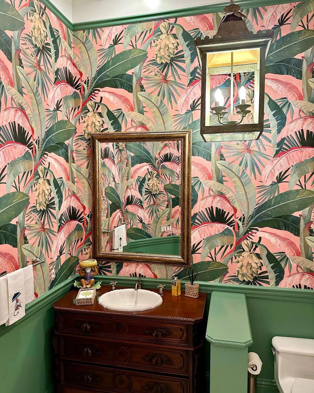 Jaw-Dropping Tropical Bathrooms You Need in 2025 12 Vintage Charm Meets Tropical Glamour