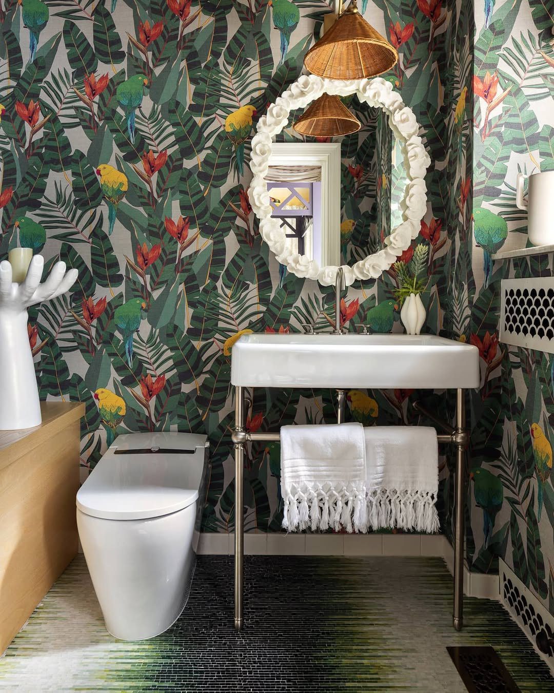 Jaw-Dropping Tropical Bathrooms You Need in 2025 13 Bold Tropics With Artful Accents