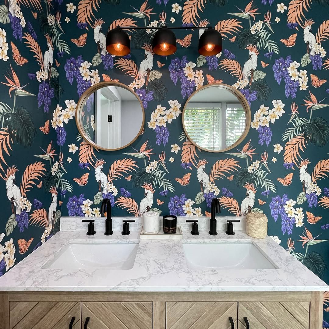 Jaw-Dropping Tropical Bathrooms You Need in 2025 22 Bold Tropics With Sleek Contrasts