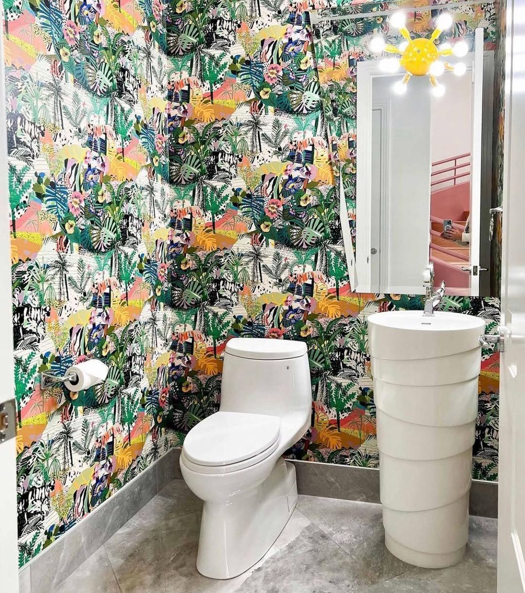 Jaw-Dropping Tropical Bathrooms You Need in 2025 23 Eclectic Tropics With Bold Playfulness