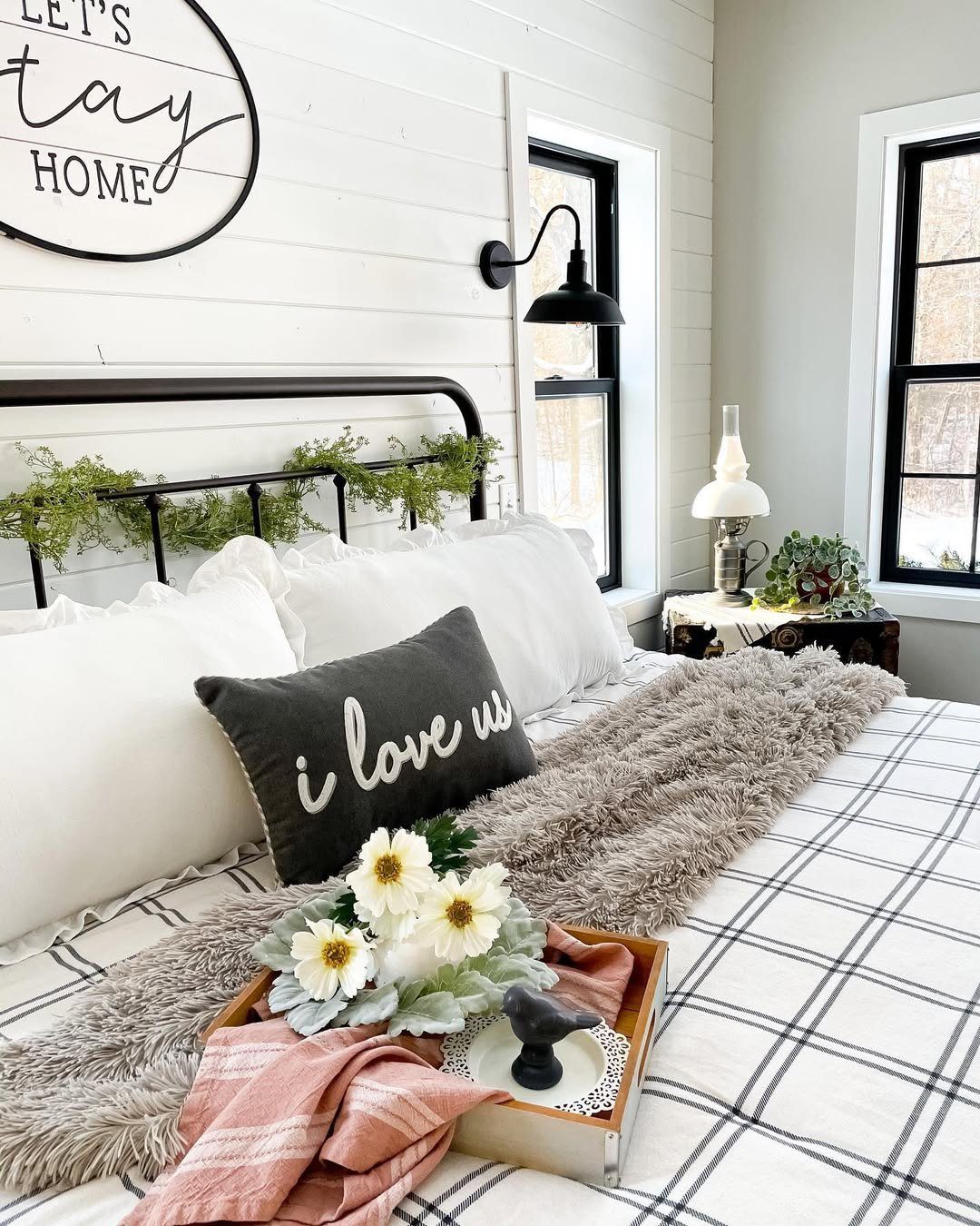 Spring Bedroom Magic: 18 Whimsical Ideas for 2025! 1 Fresh Blooms For A Spring Refresh