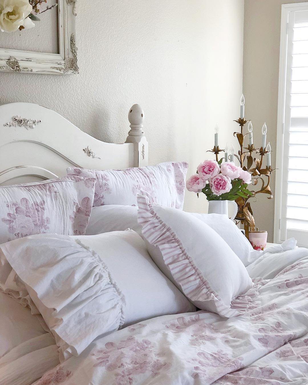 Spring Bedroom Magic: 18 Whimsical Ideas for 2025! 11 Romantic Florals For A Spring Decorate