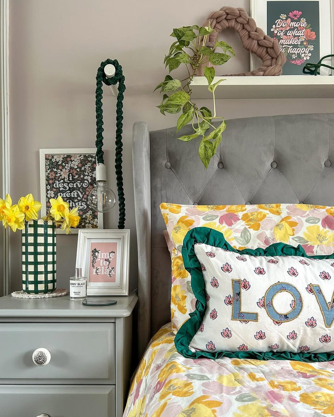 Spring Bedroom Magic: 18 Whimsical Ideas for 2025! 14 Vibrant Florals With Bold Accents