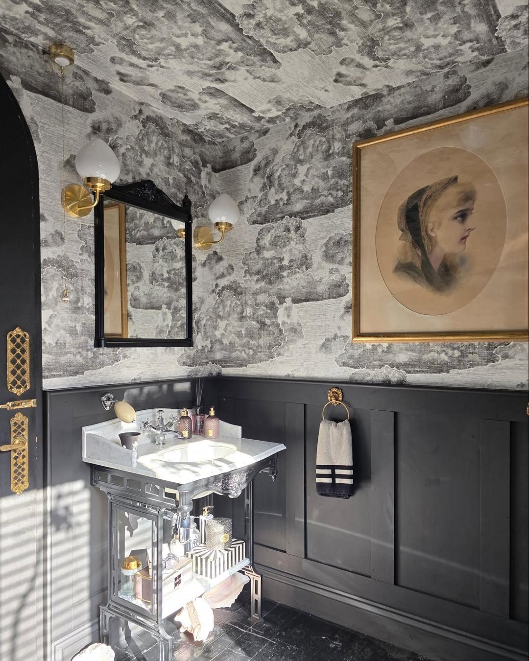 25 Mind-Blowing Maximalist Bathroom Ideas for 2025 11 Cloud-Like Walls With Vintage Drama - Maximalist Decor
