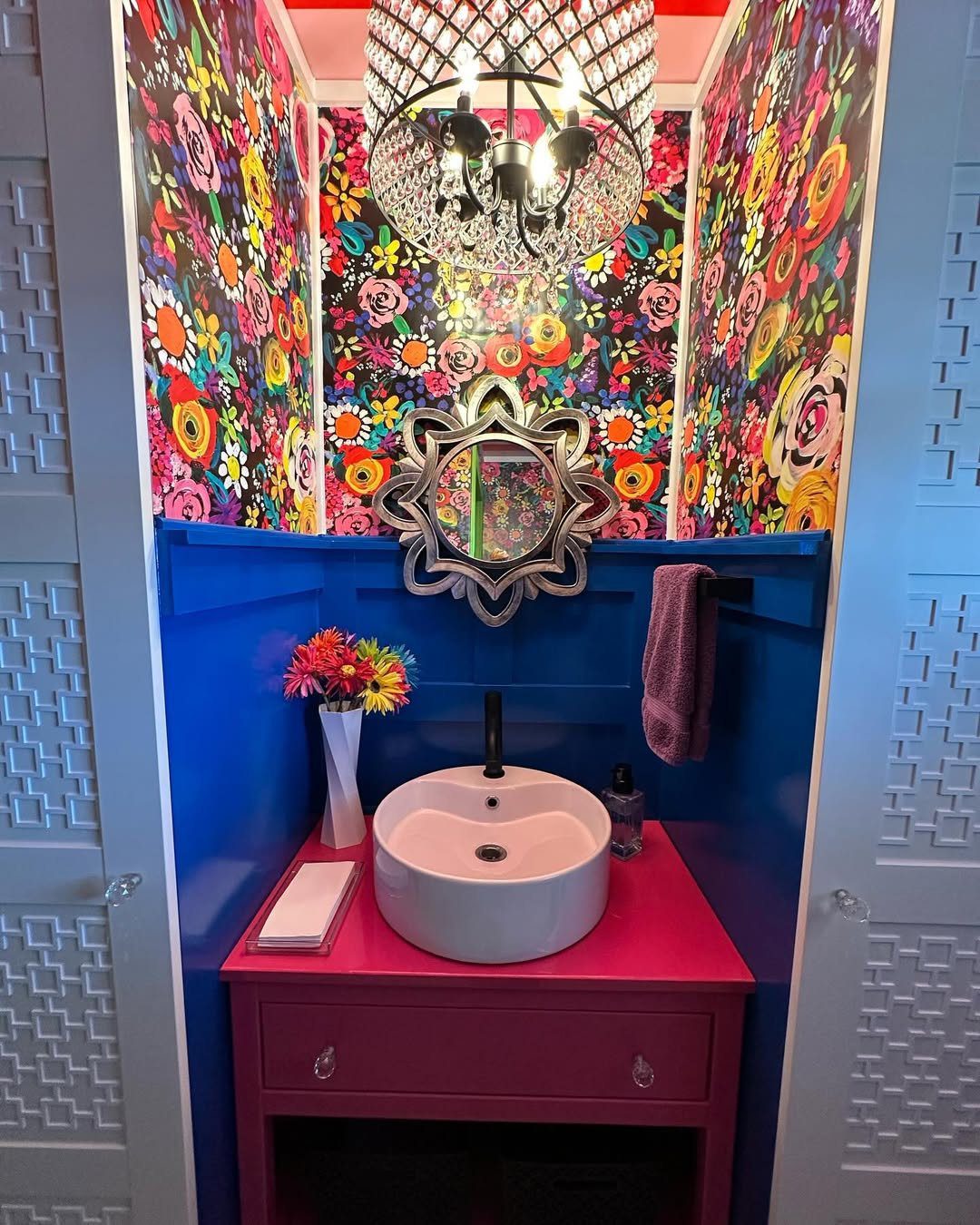25 Mind-Blowing Maximalist Bathroom Ideas for 2025 16 Vibrant Florals Decor Bathroom With Bold Glamour