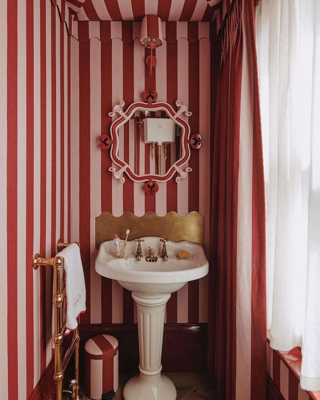 25 Mind-Blowing Maximalist Bathroom Ideas for 2025 22 Trendy Carnival Stripes With Vintage Elegance