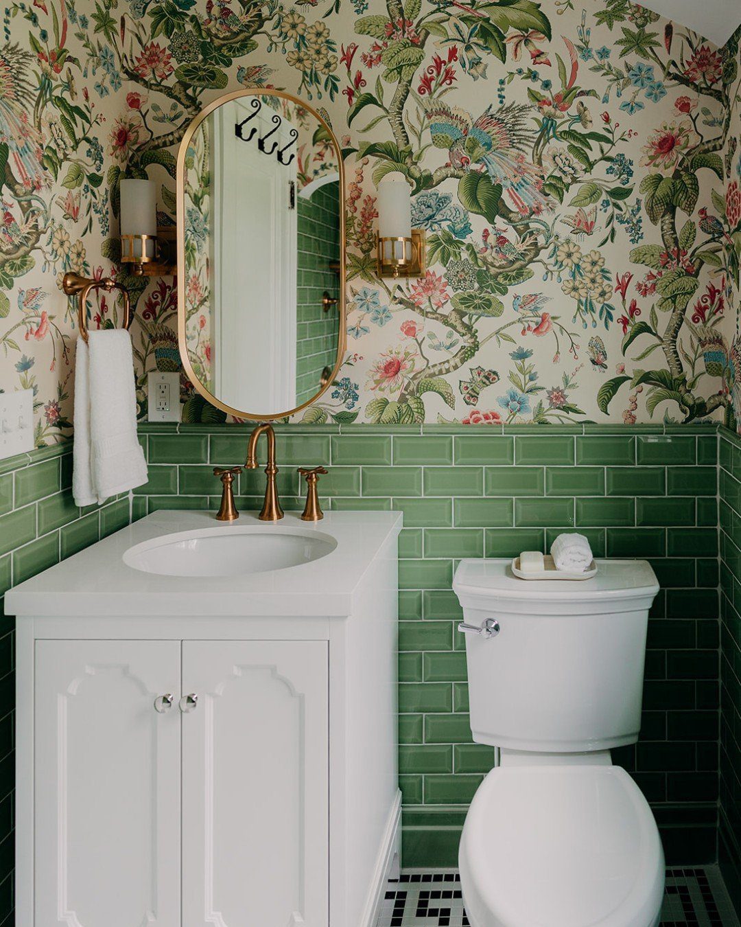 25 Mind-Blowing Maximalist Bathroom Ideas for 2025 23 Botanical Elegance With Fresh Greenery
