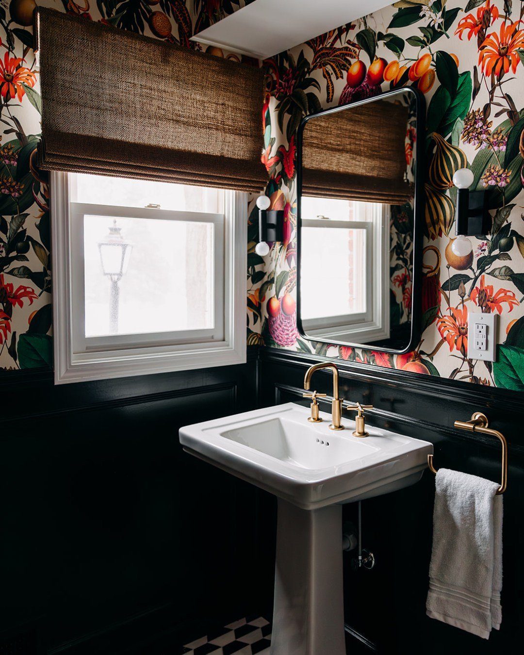 25 Mind-Blowing Maximalist Bathroom Ideas for 2025 24 Moody Florals With Bold Contrast