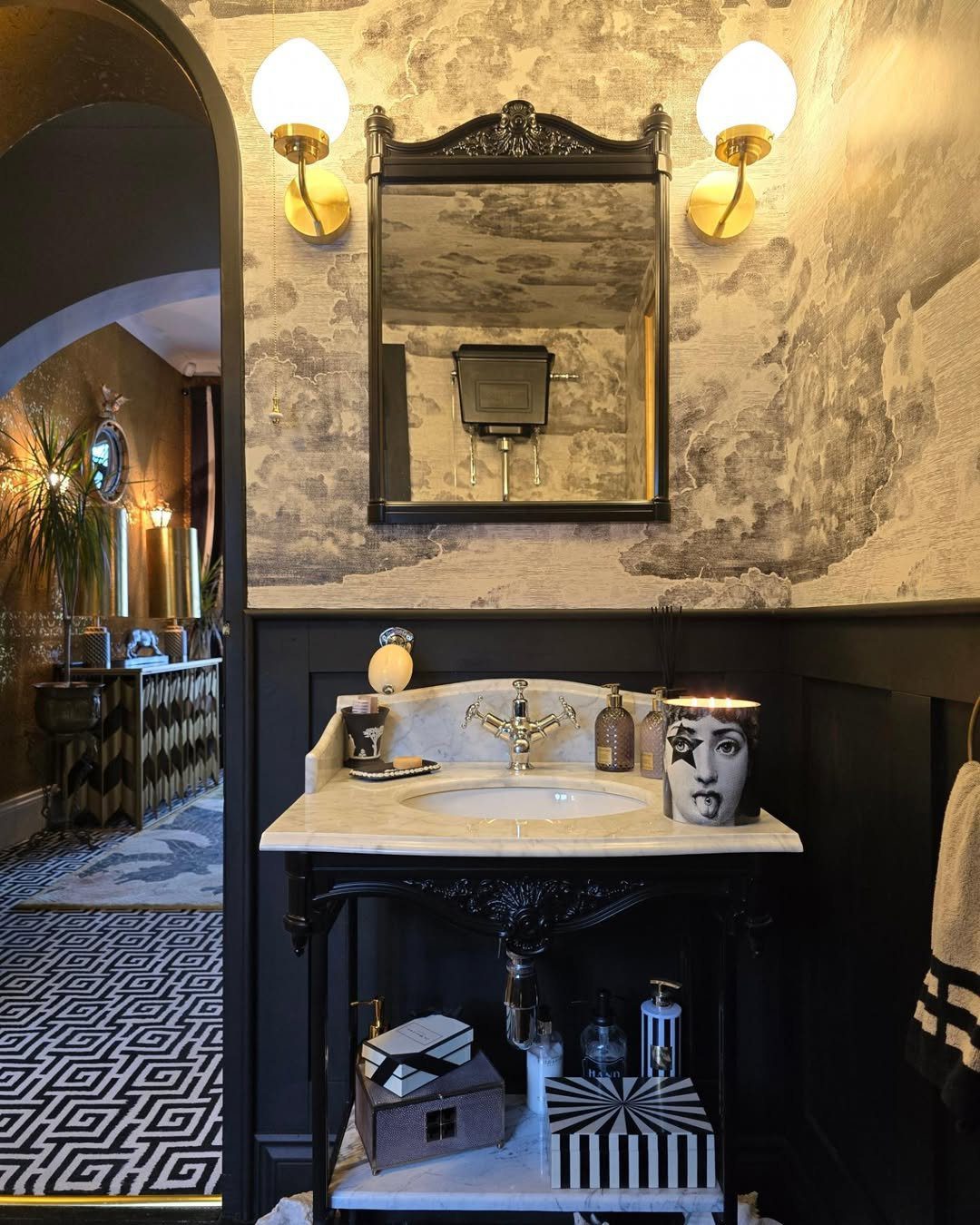 25 Mind-Blowing Maximalist Bathroom Ideas for 2025 3 A Dramatic Blend Of Classic And Bold