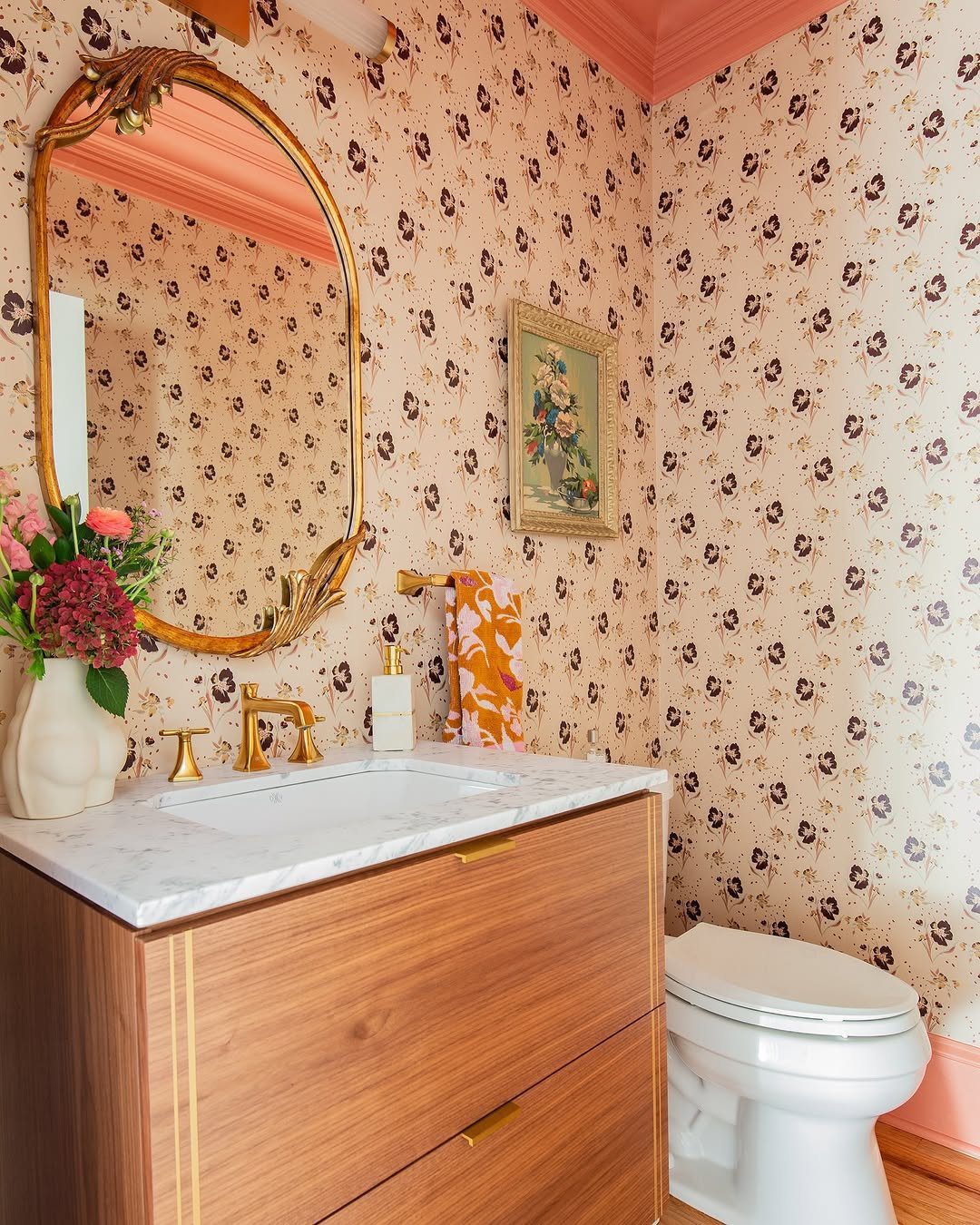 25 Mind-Blowing Maximalist Bathroom Ideas for 2025 6 Floral Whimsy With A Touch Of Glam