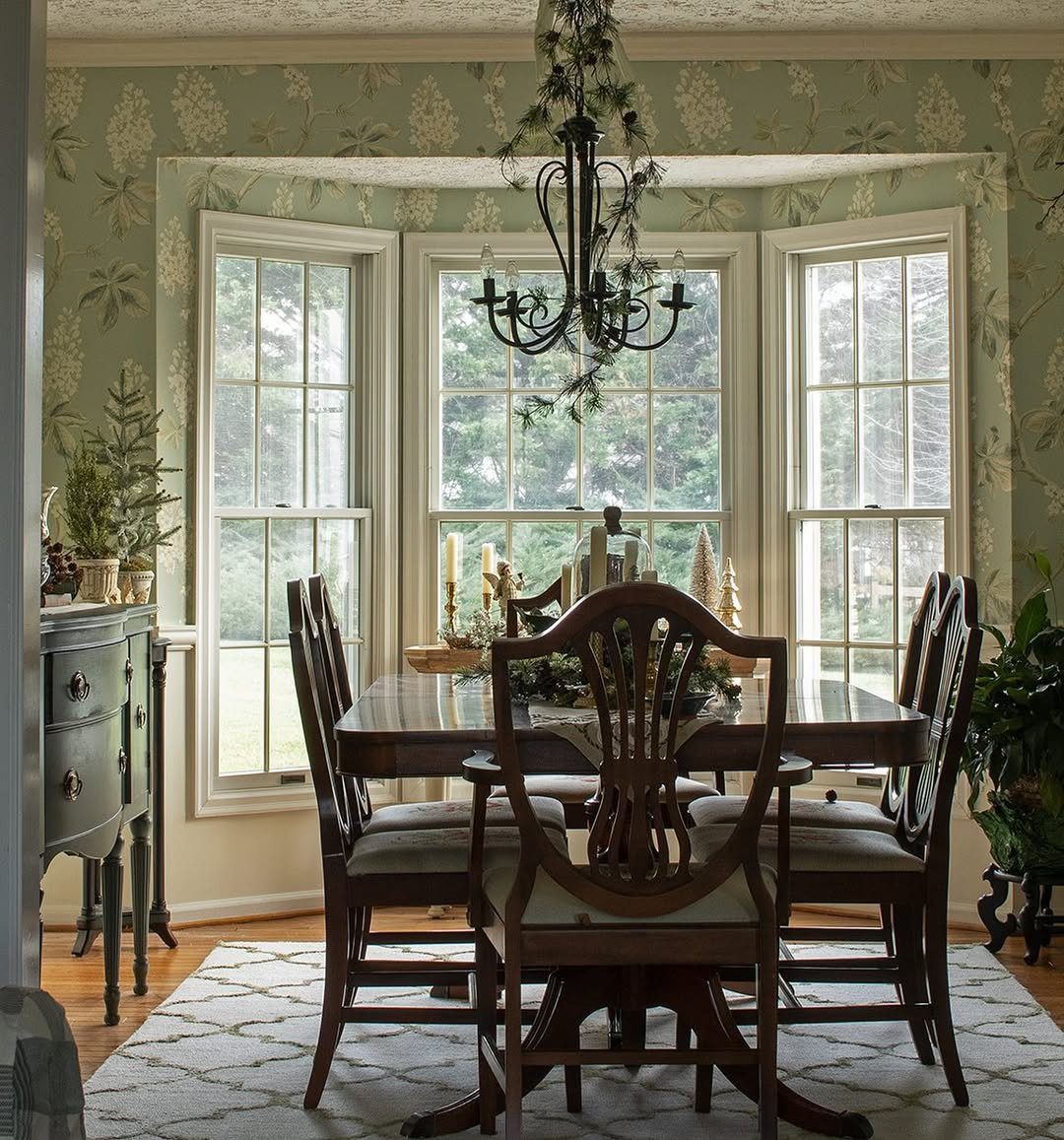 25 Stunning Dining Room Wallpapers That Scream Luxury 2025 11 Soft Floral Wallpaper For A Cozy Dining Room