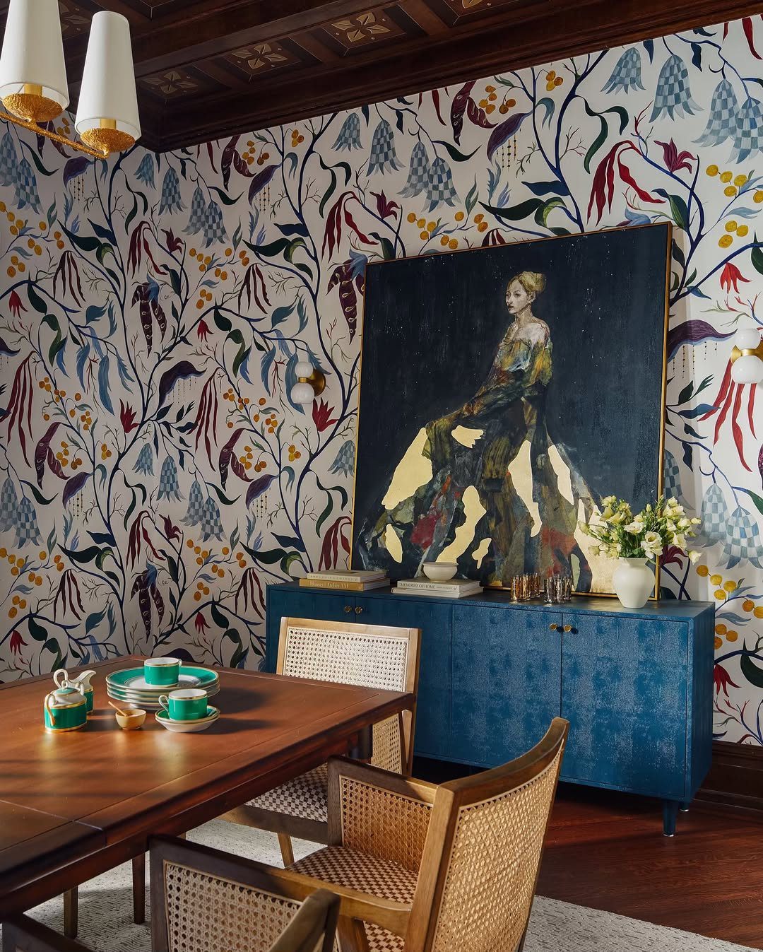 25 Stunning Dining Room Wallpapers That Scream Luxury 2025 12 Bold Floral Wallpaper For A Dramatic Dining Room