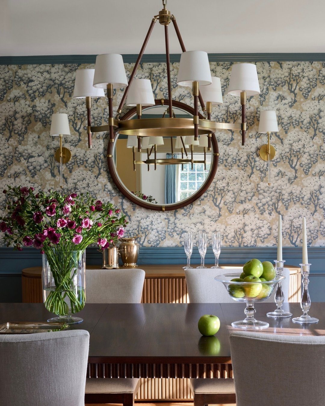 25 Stunning Dining Room Wallpapers That Scream Luxury 2025 13 Nature-Inspired Wallpaper For A Sophisticated Dining Room