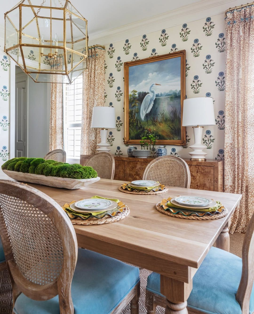 25 Stunning Dining Room Wallpapers That Scream Luxury 2025 4 Elegant Floral Wallpaper For A Timeless Dining Room