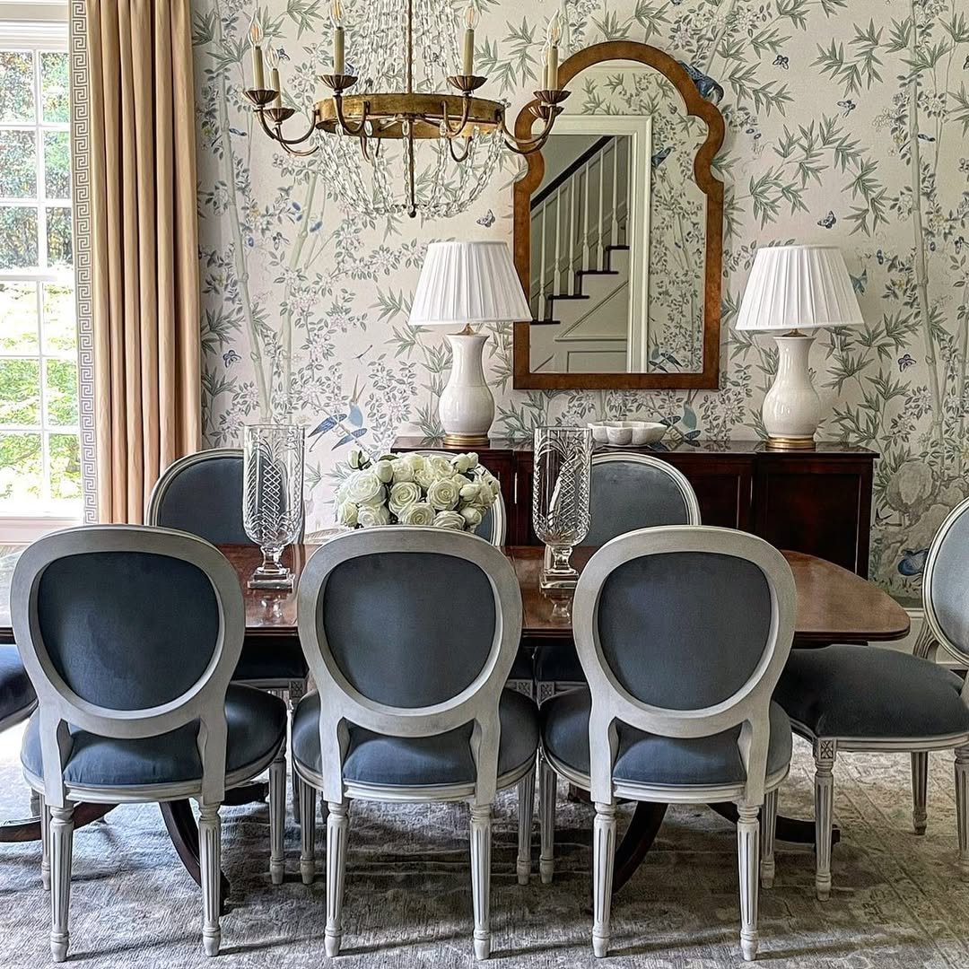 25 Stunning Dining Room Wallpapers That Scream Luxury 2025 9 Chinoiserie Wallpaper For A Timelessly Elegant Dining Room