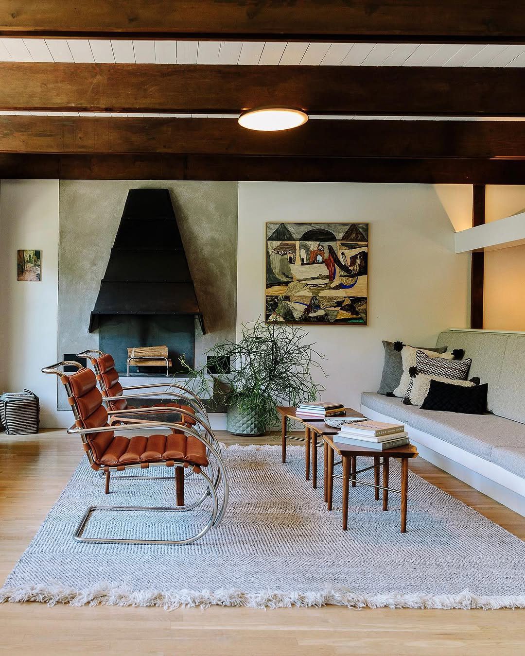 Jaw-Dropping Mid Century Living Rooms for 2025 16 ustic Warmth With Mid-Century Elegance