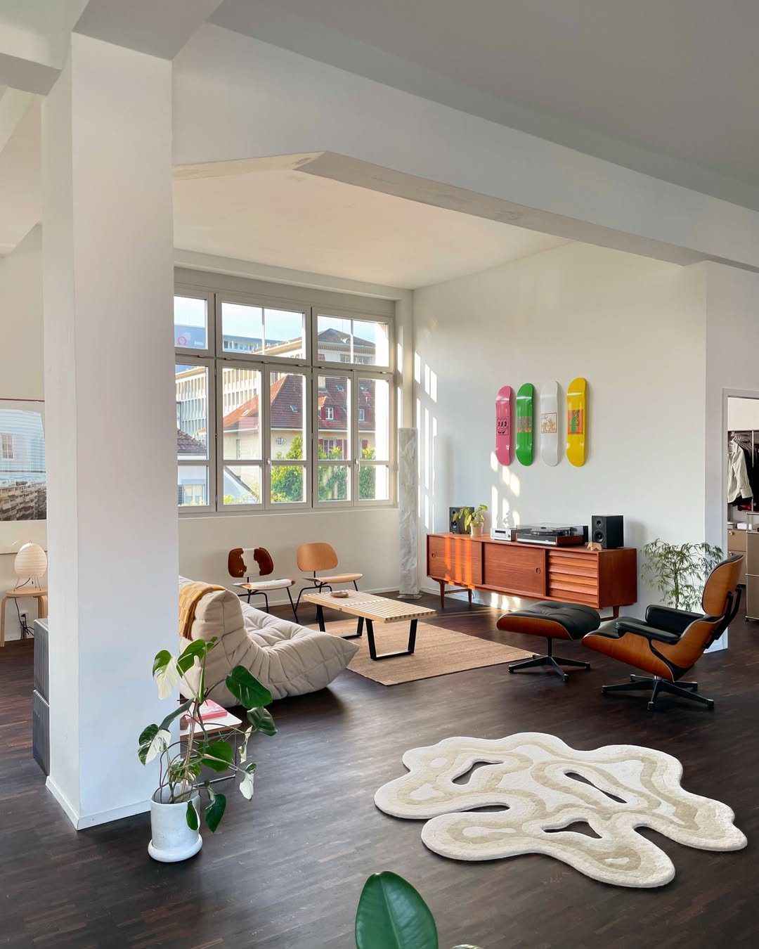 Jaw-Dropping Mid Century Living Rooms for 2025 17 Iconic Mid-Century Meets Playful Modernity