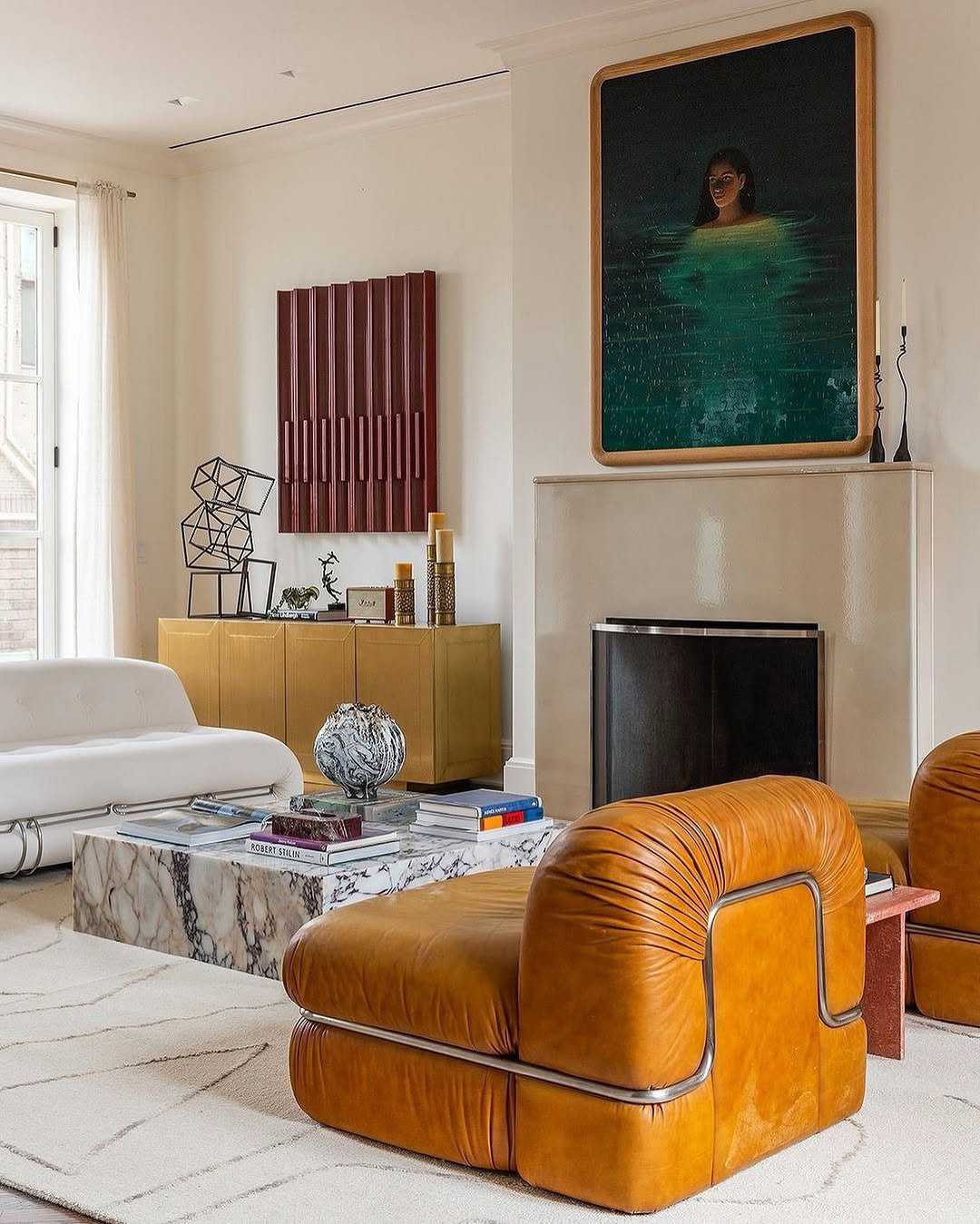 Jaw-Dropping Mid Century Living Rooms for 2025 8 Retro Leather And Bold Mid-Century Accents