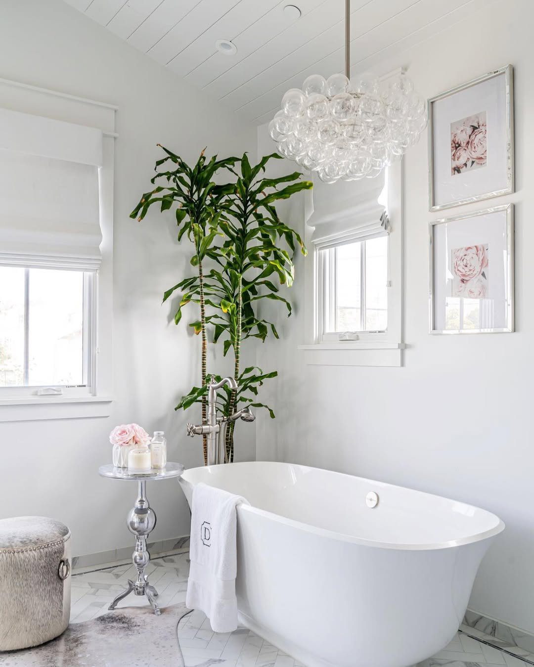 25 Jaw-Dropping Glam Bathroom Ideas for 2025 17 word image 42408 18