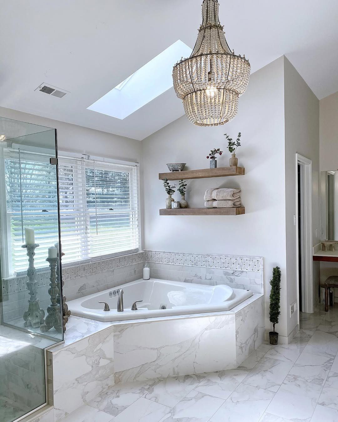 25 Jaw-Dropping Glam Bathroom Ideas for 2025 5 Timeless Glam with A Spa-Like Feel