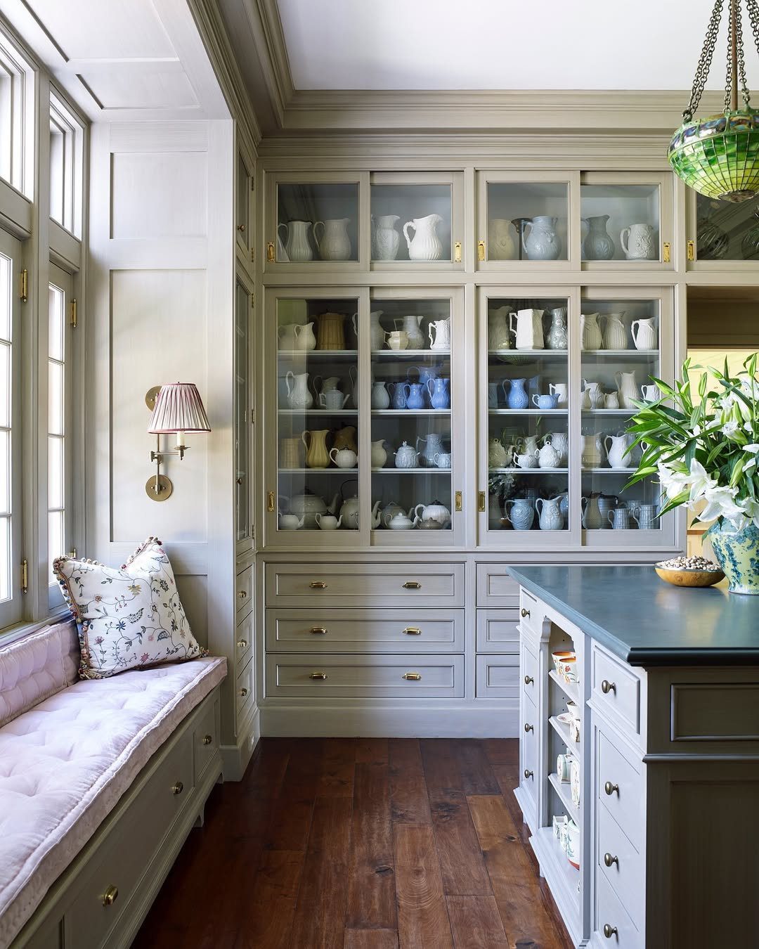 Unlock Traditional Design Secrets in 2025! 10 What Is A Traditional Design? Your Complete Guide To Create One!