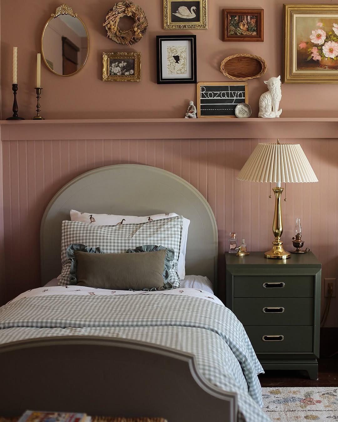 Mauve Magic: 15 Jaw-Dropping Color Pairings for 2025 12 15 Best Colors To pair Mauve In Interior Designing