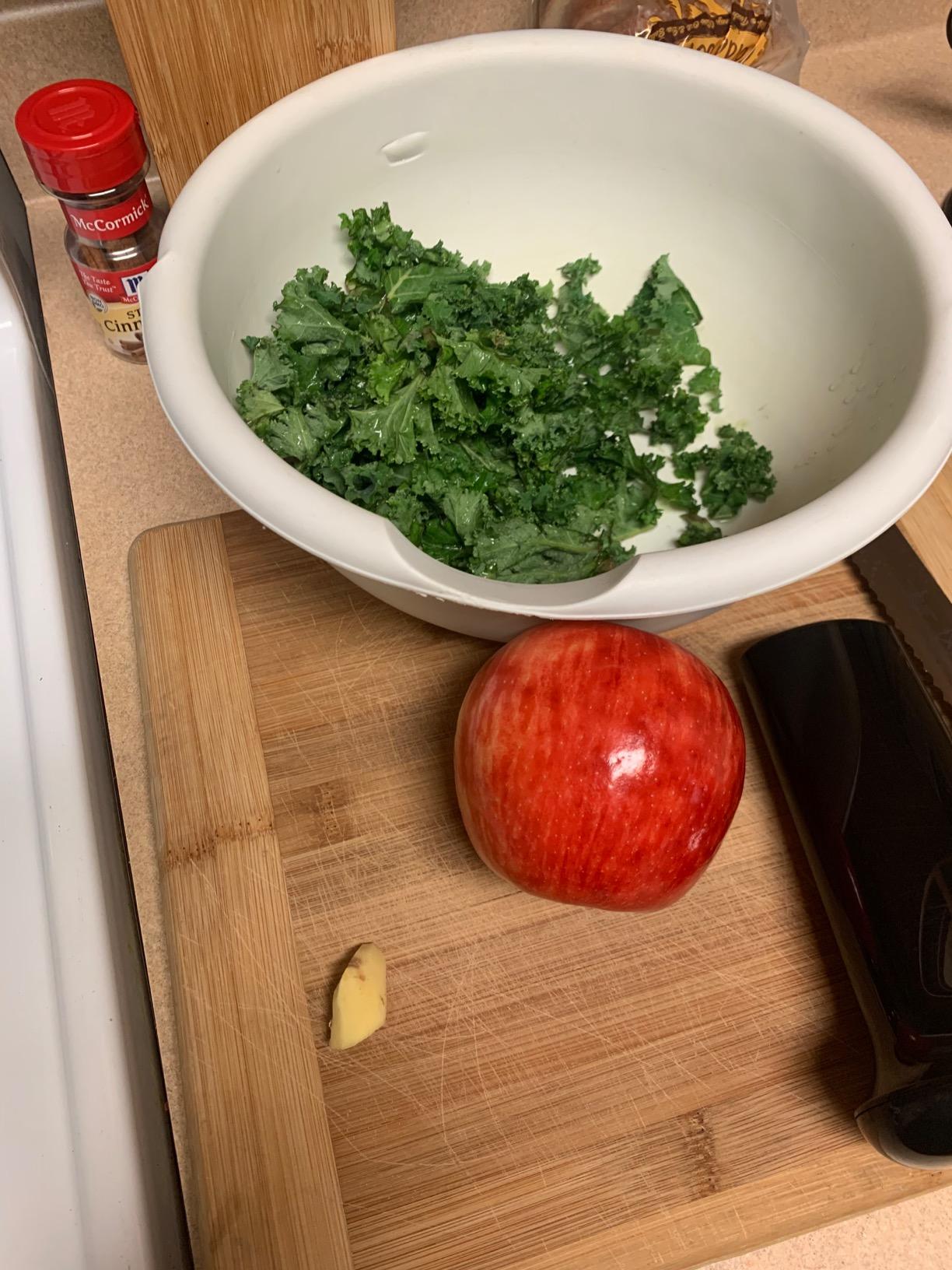 Omega Juicer Cold Press Vertical 43 RPM Slow Masticating Compact Juice Extractor for Fruits and Vegetables Quiet Operation with 3 Stage Auger Automatic Pulp Ejection and No-Drip Tap, 150-Watts, Red - Customer Photo 1