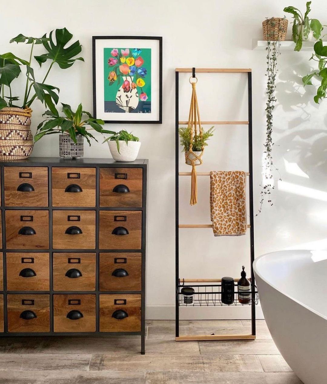Natural Elements and Colourful Art for a Refreshing Bathroom