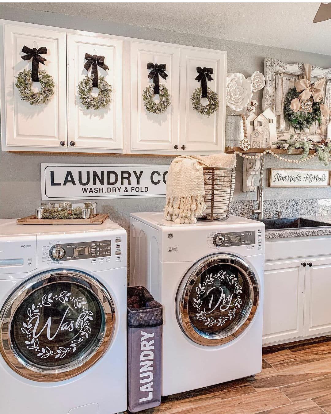 Festive Farmhouse Charm With Cozy Accents
