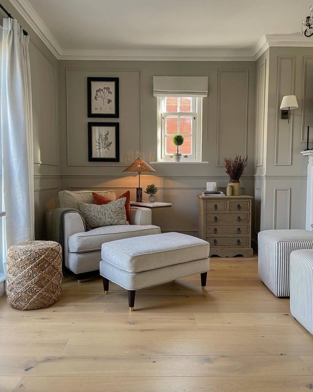 Here Are the 12 Best Paint Colors For Small Living Room According To Experts