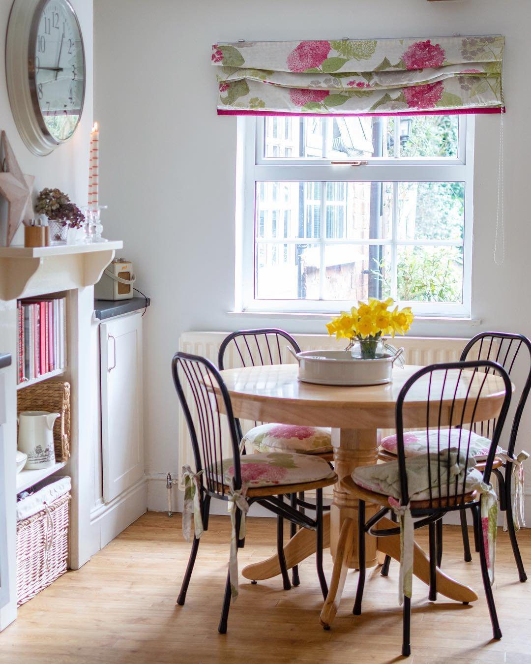 A Sunlit Cottage-Style Dining Nook