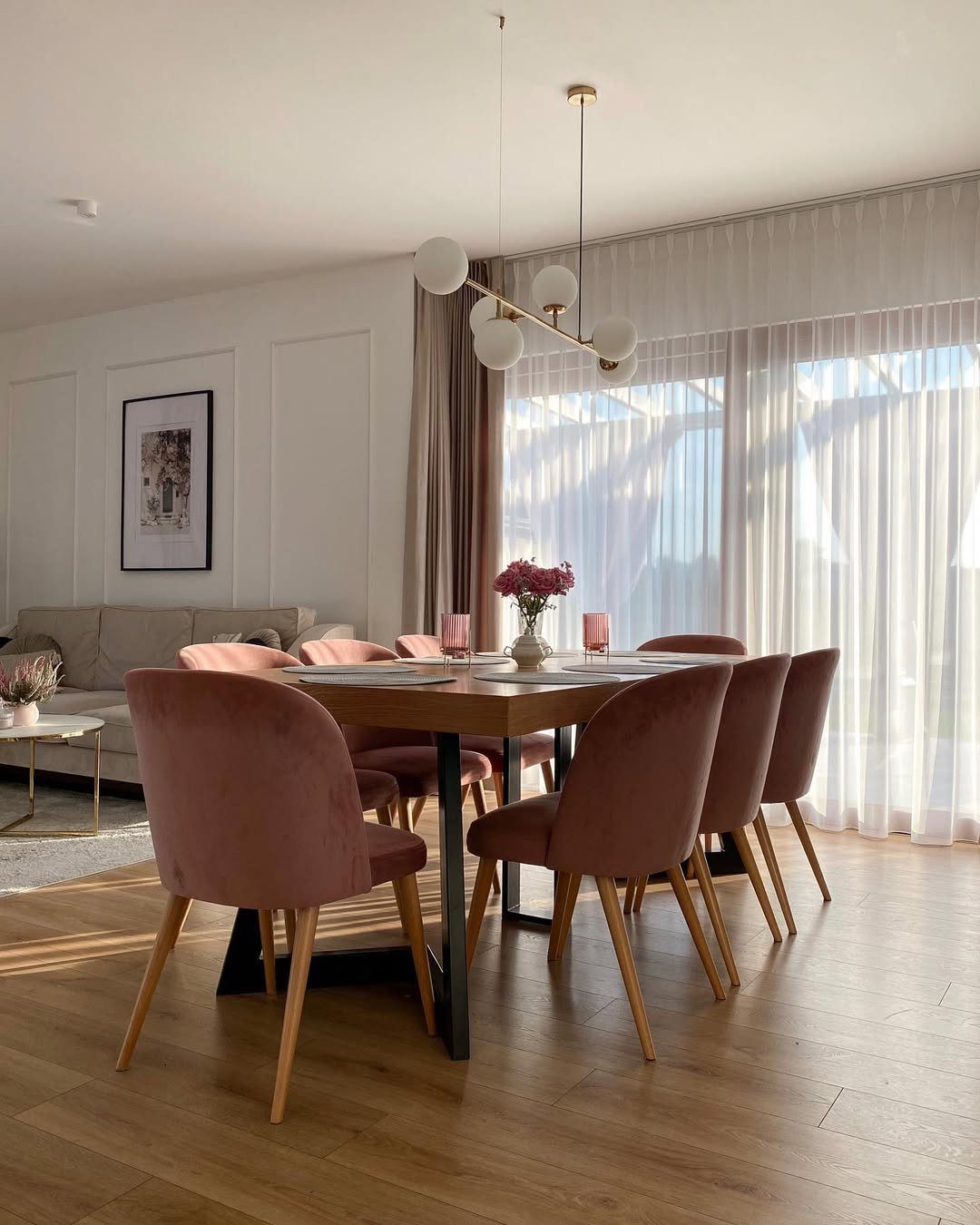 Dining Space With Elegant Charm