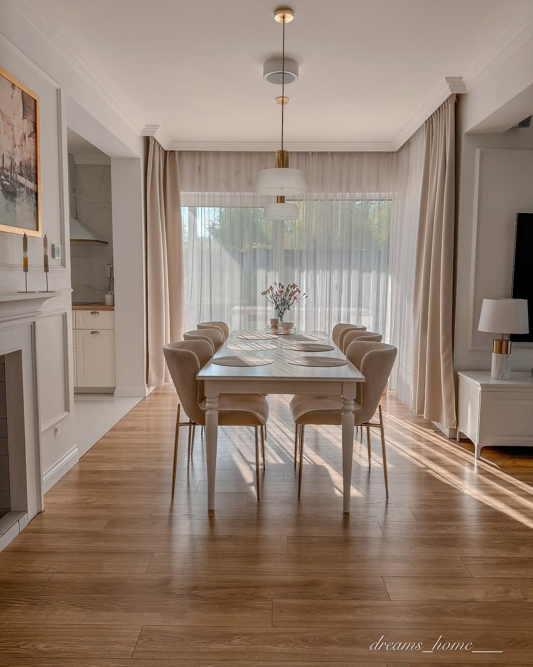 Elegant Dining Space With Soft Neutrals