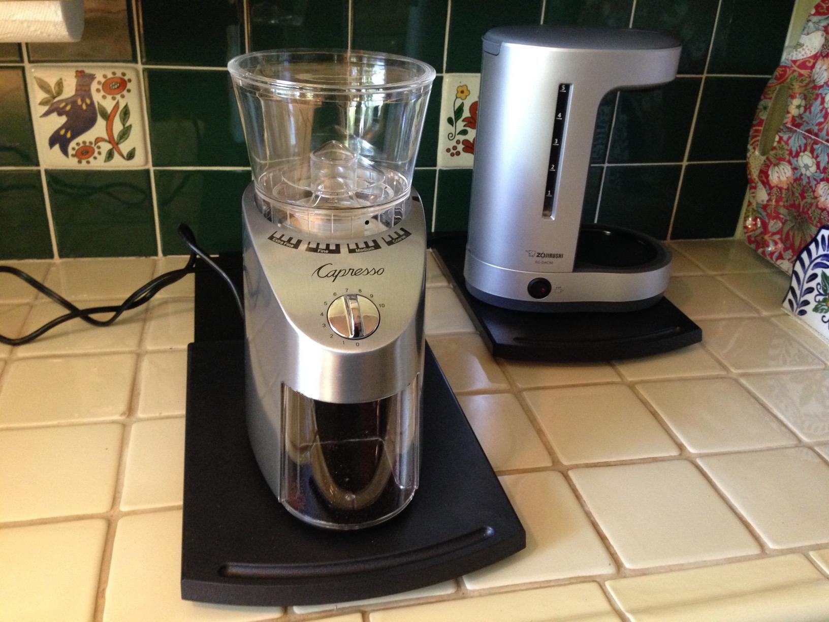 Capresso 560Infinity Conical Burr Grinder, Brushed Silver, 8.5-Ounce - Customer Photo 1