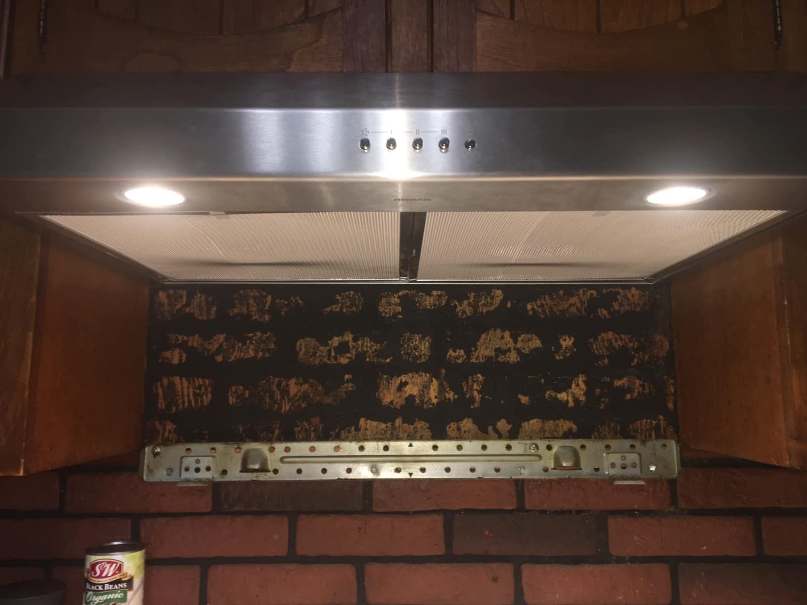 Broan-NuTone BCSQ130SS Three-Speed Glacier Under-Cabinet Range Hood with LED Lights ADA Capable, 1.5 Sones, 375 Max Blower CFM, 30-Inch, Stainless Steel - Customer Photo 2