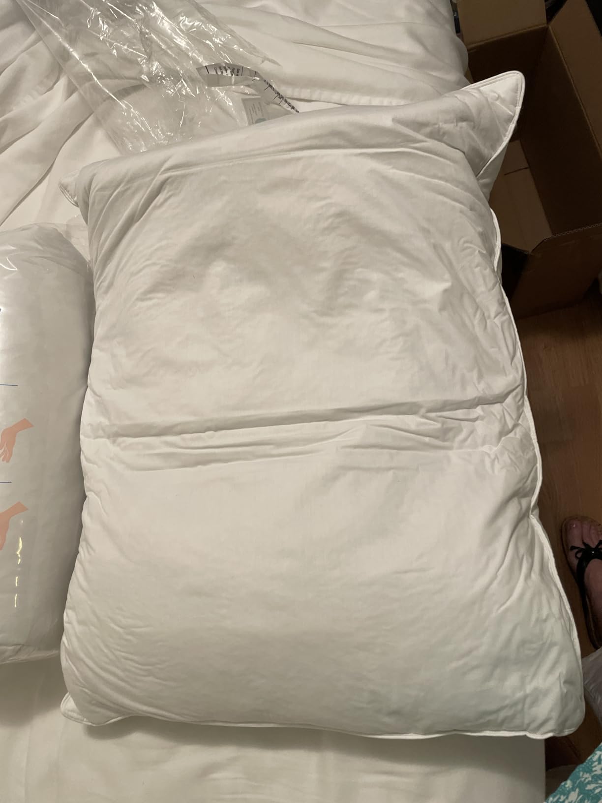 puredown® Goose Feathers and Down White Pillows with 100% Cotton Cover, Bed Sleeping Hotel Collection Pillows Set of 2, Standard Size - Customer Photo 2