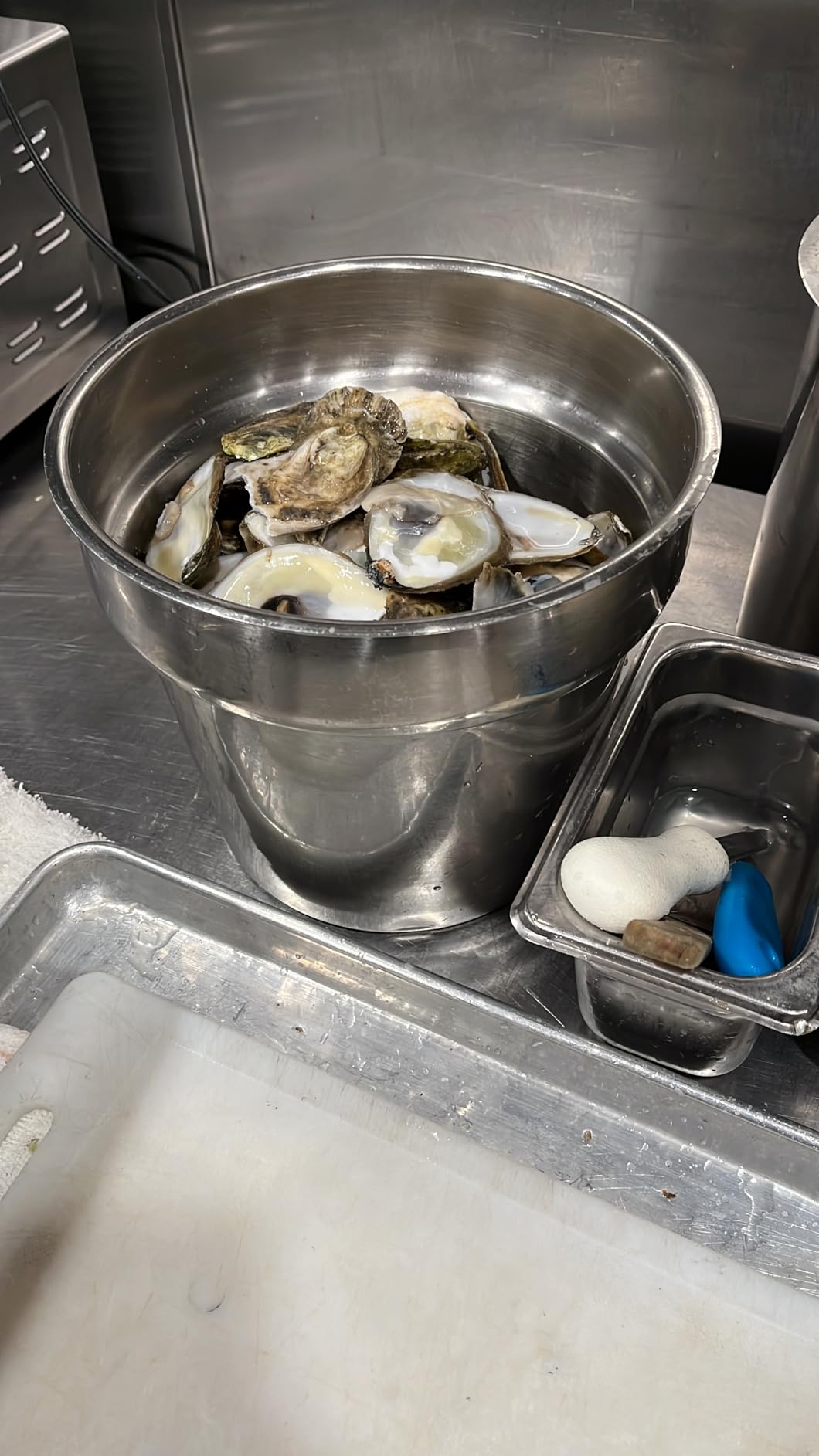 Mercer Culinary Boston Style Oyster Knife - Customer Photo 1
