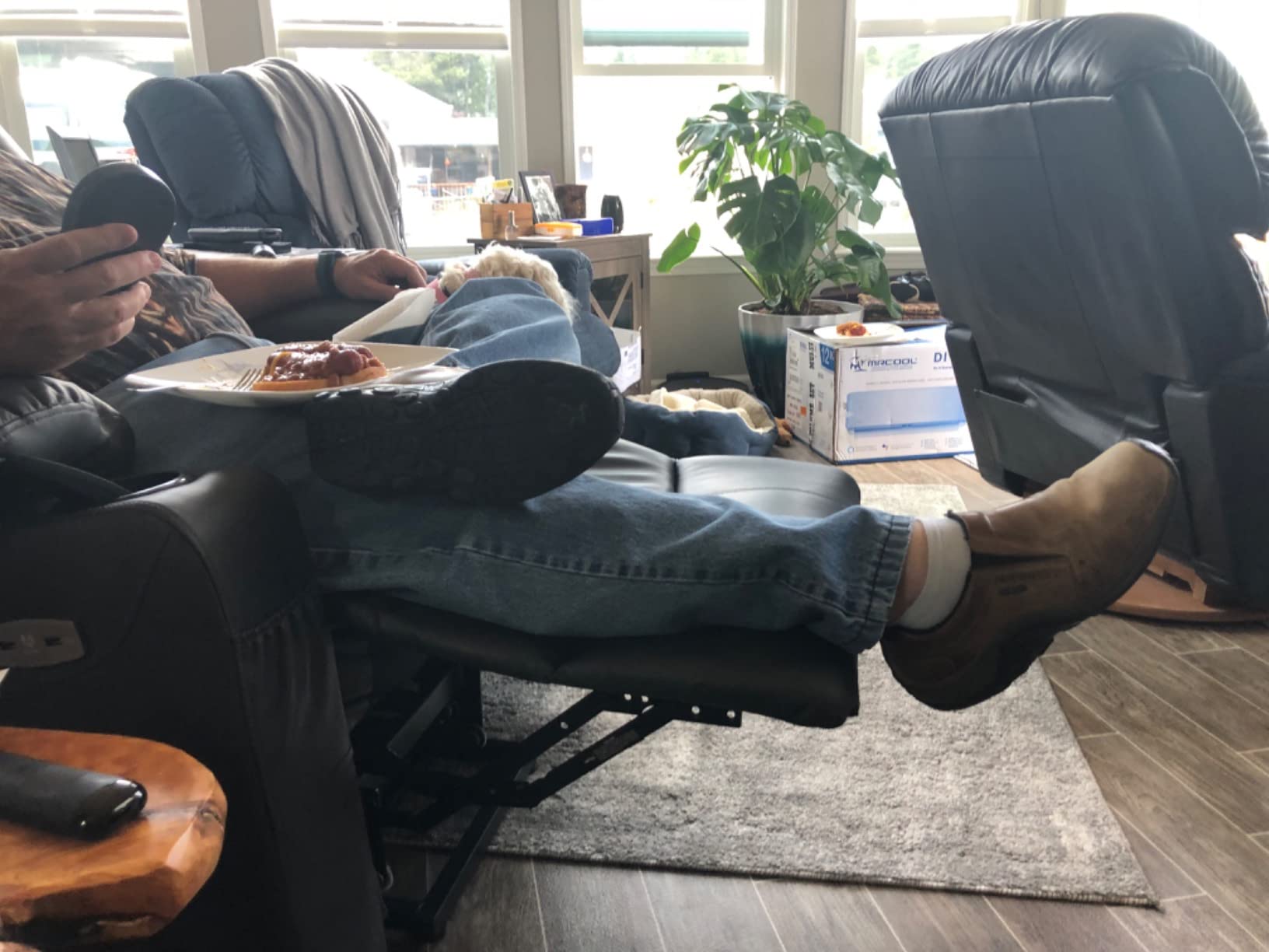 MCombo Electric Power Lift Recliner Chair Sofa with Massage and Heat for Elderly, 3 Positions, 2 Side Pockets, and Cup Holders, USB Ports, Faux Leather 7040 (Light Brown, Medium) customer photo 2