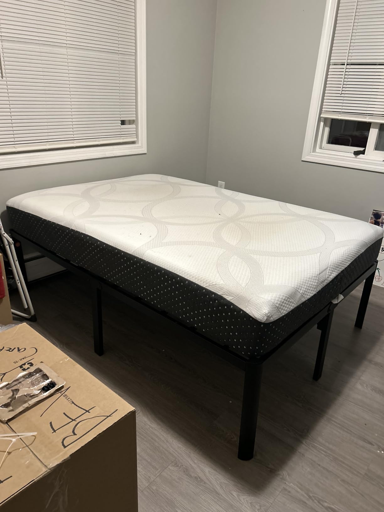 Amazon Basics Sturdy Heavy-Duty Non-Slip Platform Bed Frame King Size Storage, Steel Slat Support, Noise Free, Easy Assembly, 14 Inch Black - Customer Photo 2