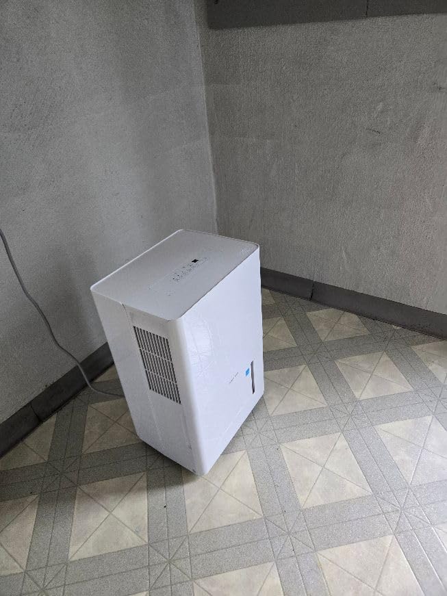 Amazon Basics Large Dehumidifier for Rooms, Energy Star Certified, Effectively Reduces Humidity, With Continuous Drain Pump, Timer, Auto-Defrost, Overflow Protection, up to 4000 SFT, 50 Pint, White - Customer Photo 2