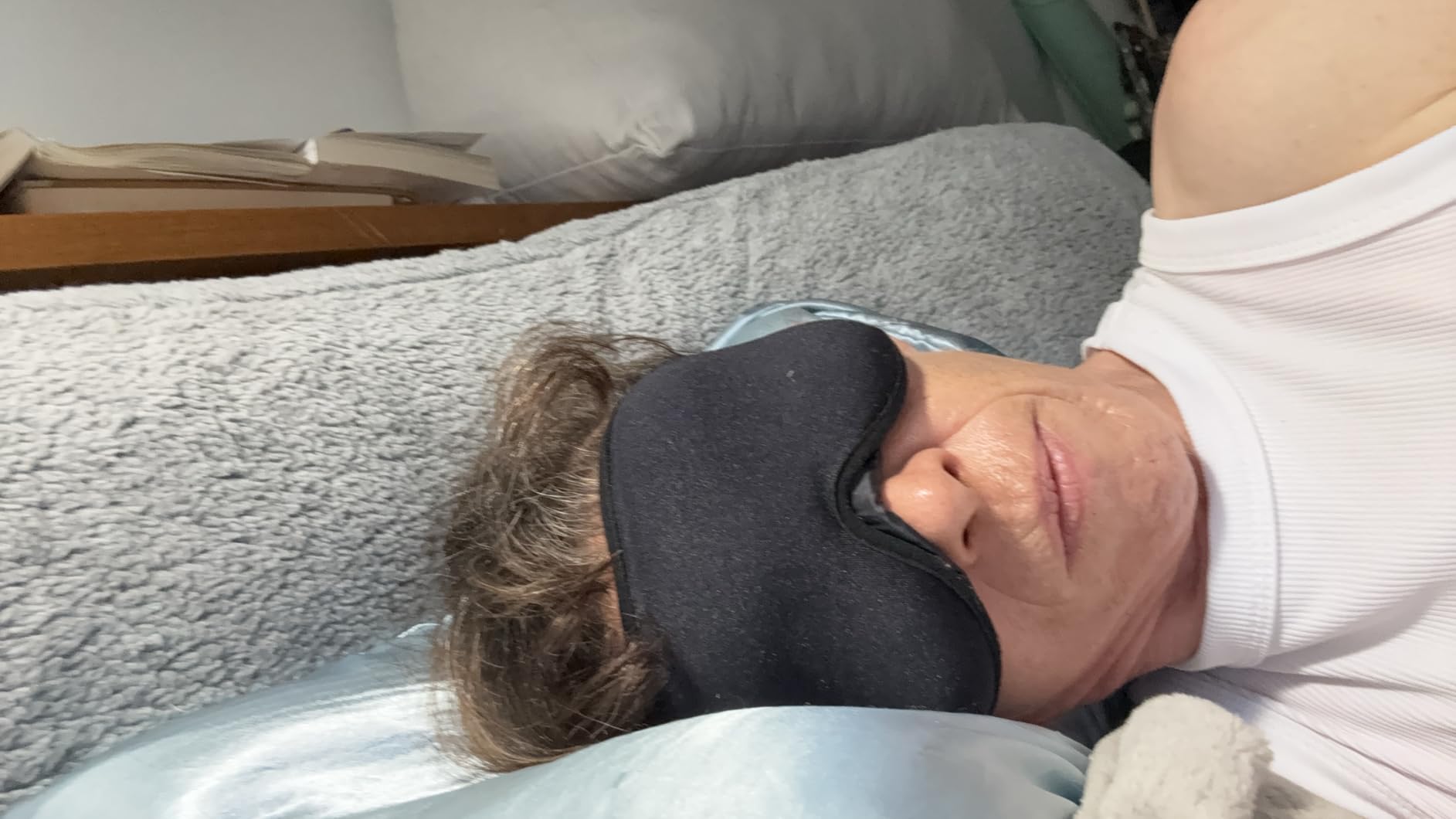 YFONG Weighted Sleep Mask, Women Men 3D Blocking Lights Sleeping Mask (4.2oz/120g), Pressure Relief Night Sleep Eye Mask with Adjustable Strap, Eye Cover Blindfold for Travel Nap Yoga, Black - Customer Photo 1
