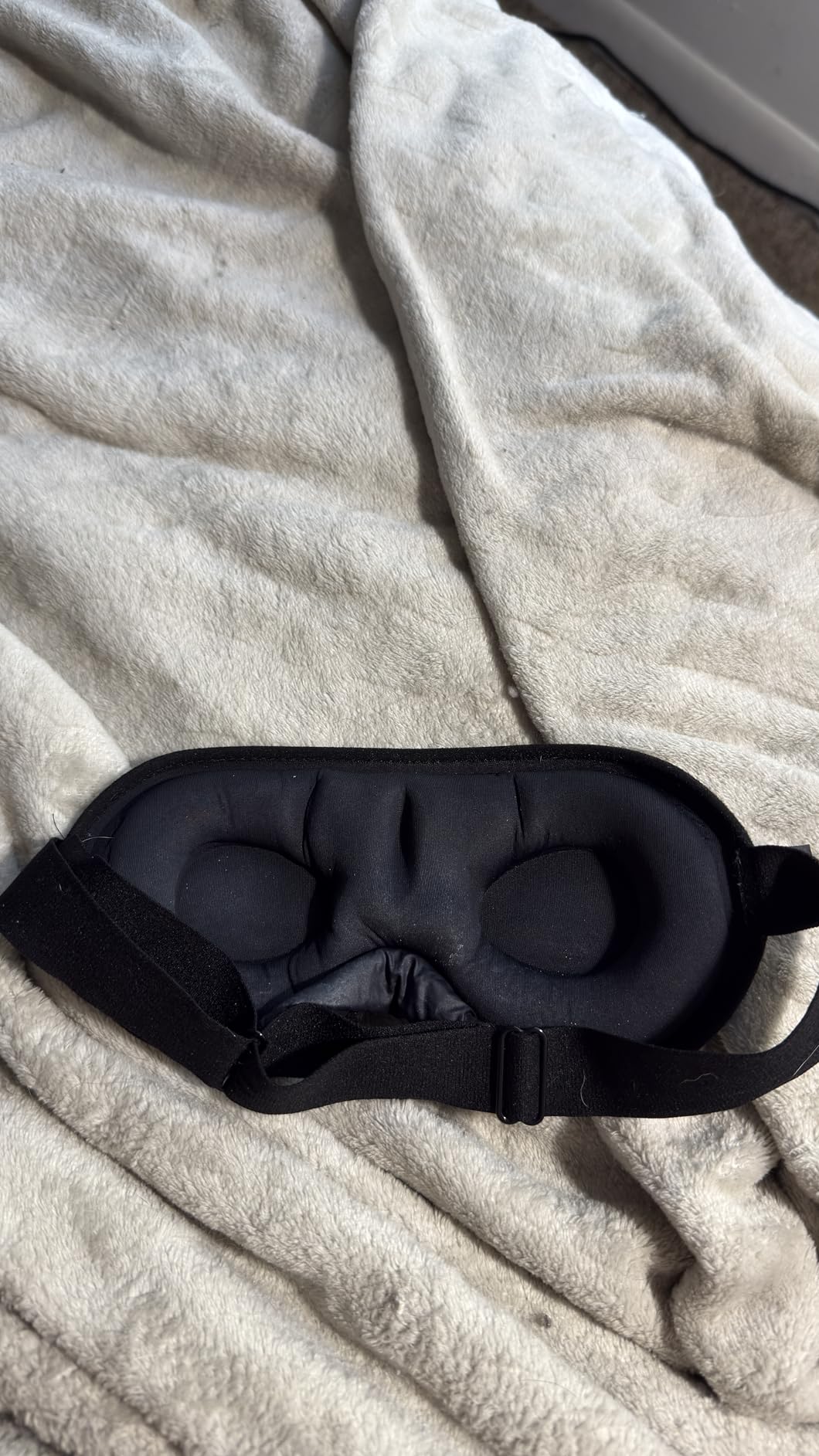 YFONG Weighted Sleep Mask, Women Men 3D Blocking Lights Sleeping Mask (4.2oz/120g), Pressure Relief Night Sleep Eye Mask with Adjustable Strap, Eye Cover Blindfold for Travel Nap Yoga, Black - Customer Photo 2